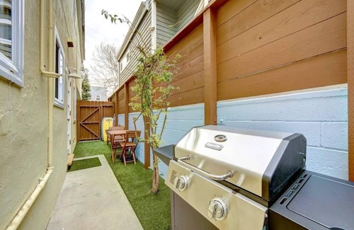 San Diego Apartment | ~Beach Oasis Steps to Sand +Roof deck View