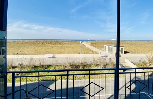 Warnemuende Apartment | Beach palace/sea view, on the beach