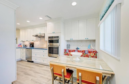 Bradenton Beach Condo | Beach Palms 5B-Beach 1 Minute Walk-Heated Pool-Free Wi-Fi-Boat Dock