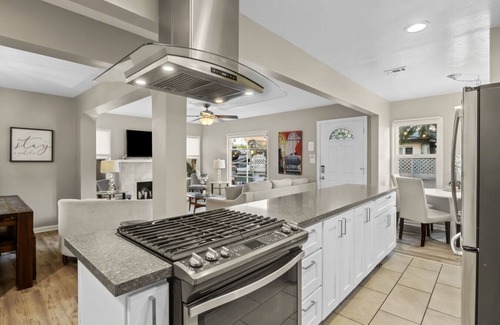 South Mission Beach House | Beach Paradise at the Bayside Mermaid + Fire Pit + Parking