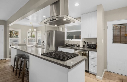 South Mission Beach House | Beach Paradise at the Bayside Mermaid + Fire Pit + Parking