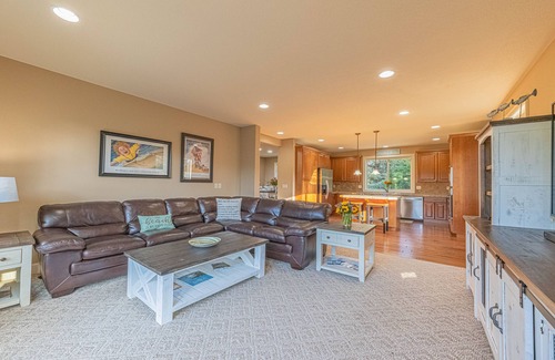 Long Beach House | BEACH PATH, GAME ROOM, FIRE PIT, DOGS OK. YOUR NEXT GREAT BEACH ADVENTURE!