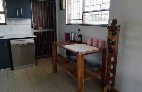 Wilderness Beach Cottage | Beach pebbles self catering cottage