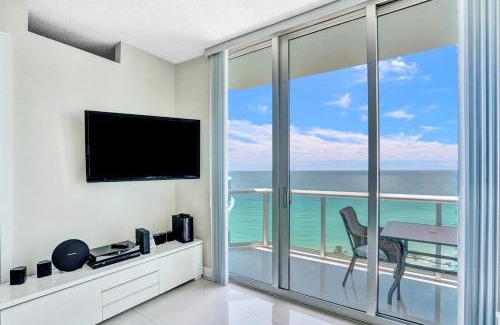Hollywood South Central Beach House | Beach Penthouse & Ocean Paradise