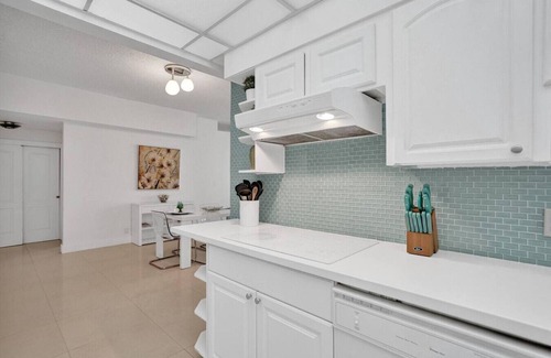 Hollywood South Central Beach Condo | Beach Penthouse & Ocean Paradise
