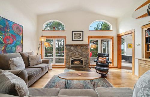 Manzanita House | Beach Pine MCA#1575