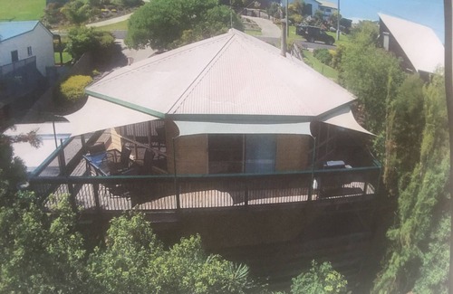 Lakes Entrance House | Beach Place-family friendly