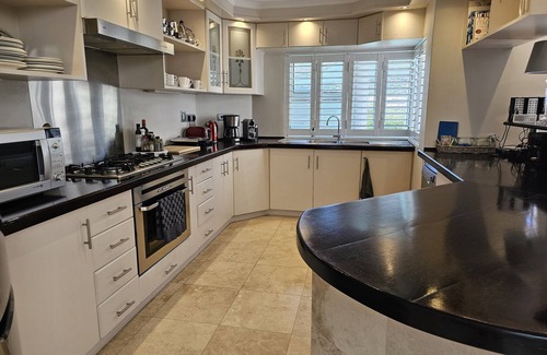 Hout Bay House | Beach Place Hout Bay , modern Townhouse alongside the beach, sleeps 6