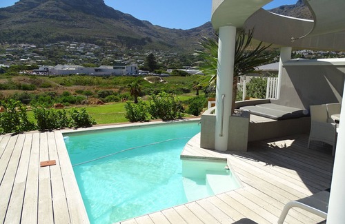 Hout Bay House | Beach Place Hout Bay , modern Townhouse alongside the beach, sleeps 6