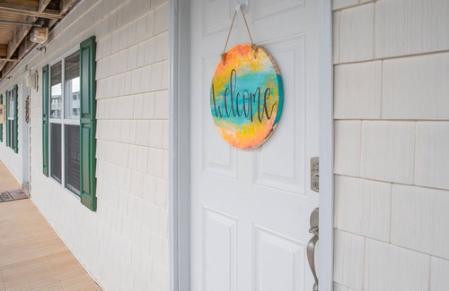 Long Beach Condo | BEACH PLEASE │ 2BR/2BA w/2 K in the heart of OKI!
