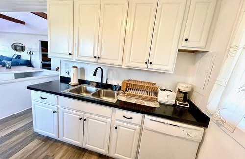Broadkill Beach House | Beach Plum: Delightful beachfront cottage perfect for couples and families.