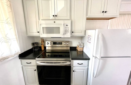 Broadkill Beach House | Beach Plum: Delightful beachfront cottage perfect for couples and families.