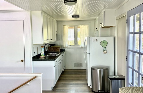 Broadkill Beach House | Beach Plum: Delightful beachfront cottage perfect for couples and families.