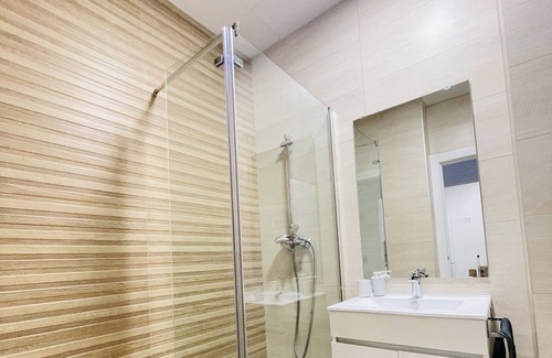 Aiora Apartment | BEACH PORT FLAT WITH GARAGE, POOL & GYM IN VALENCIA!