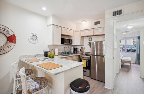 Gulfport Condo | Beach Quarters 3BR ~Close to Beach