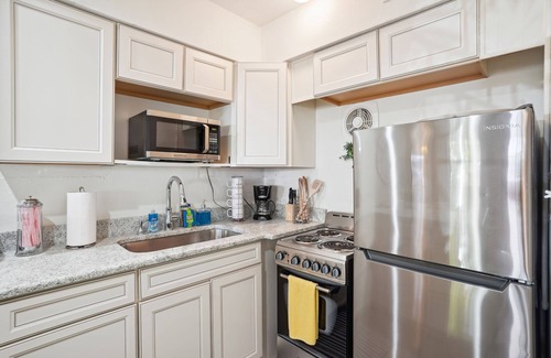 Gulfport Condo | Beach Quarters 3BR ~Close to Beach