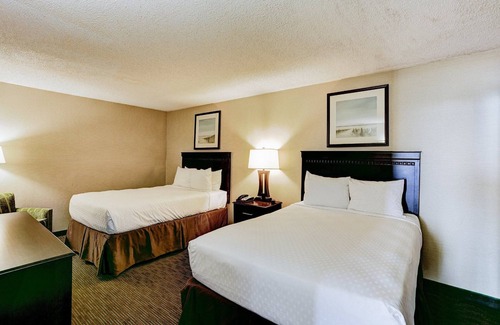 Northeast Virginia Beach Resort | Beach Quarters Resort Oceanfront condo with Oceanfront balcony!