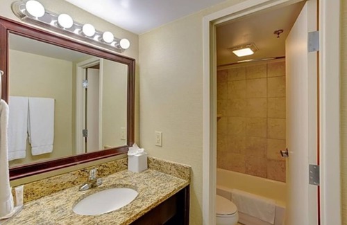 Northeast Virginia Beach Resort | Beach Quarters Resort Oceanfront condo with Oceanfront balcony!