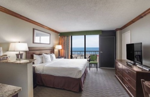 Northeast Virginia Beach Resort | Beach Quarters Resort Oceanfront condo with 2 oceanfront balconies!
