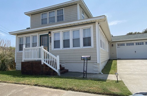 Willoughby Spit House | Beach, Restaurants, Festivals, Yard, Garage 3 bd 2 bath