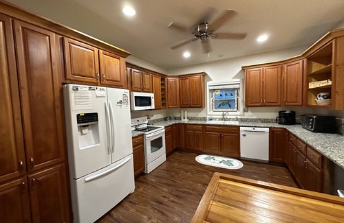 Old Town Cottage | Beach, restaurants, shopping, blocks away