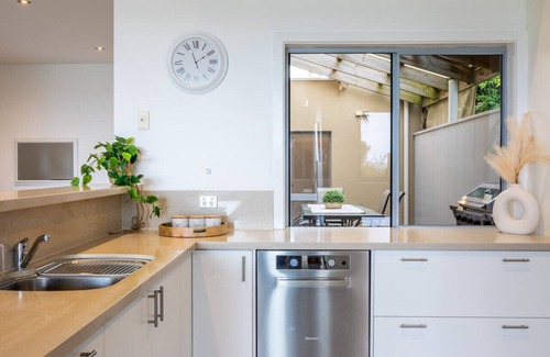 St Leonards House | Beach Retreat at St Leonards