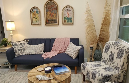 Laurel House | Beach Retreat - Completely Renovated!Half Duplex, WIFI/TV,1mile to Beach.