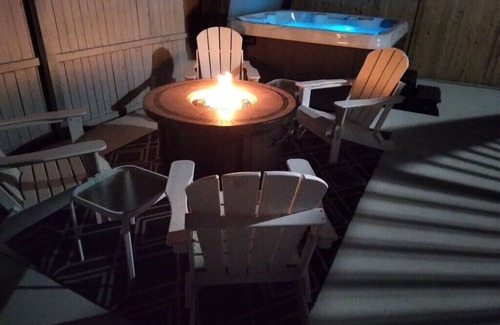 Villas House | Beach Retreat I HotTub I FirePit I Near Cape May I 7 Beach Passes I 4 Bikes