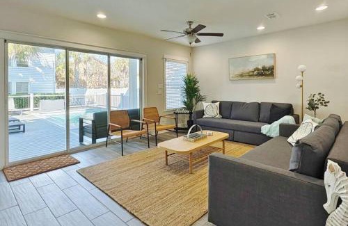 Jacksonville Beach House | Beach Retreat Complex w Pool - Sleeps 25