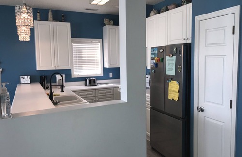 Emerald Isle Cottage | Beach Retreat West - 30% off any 2 night or more rental in August 2025!