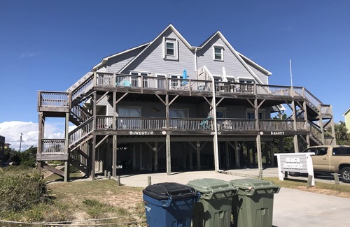 Emerald Isle Cottage | Beach Retreat West - 30% off any 2 night or more rental in August 2025!
