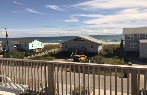 Emerald Isle Cottage | Beach Retreat West - 30% off any 2 night or more rental in August 2025!
