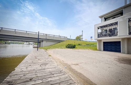 Wasaga Beach Apartment | Beach&Riverside/Prime Location!
