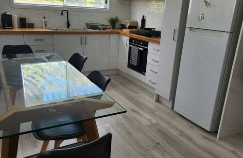 Rye Villa | Beach Shack @ Rye - 500 meters to the beach and shopping strip