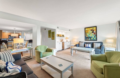 Destin House | Beach-side, beautiful low-rise with uncrowded beach!