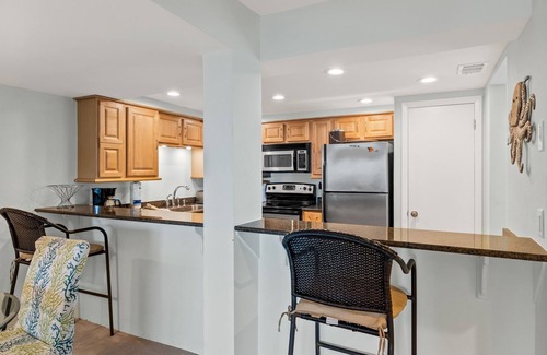 Destin House | Beach-side, beautiful low-rise with uncrowded beach!