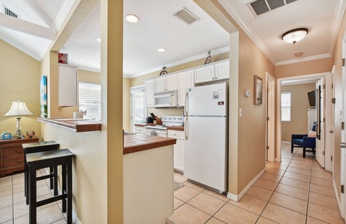 Clearwater Beach House | Beach Side Cottage 20/Walk to the beach!