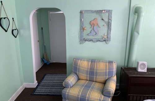 Bayview Apartment | Beach Side Studio #1 - Pet Friendly, WiFi, Off-Street Parking, Large Smart TV