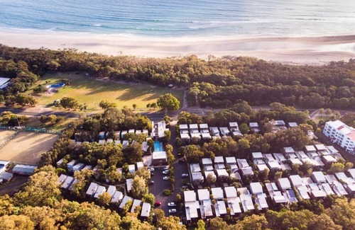 Point Lookout House | Beach side villa - opposite beach, bushland setting, quiet retreat