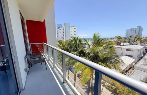 Hollywood Condo | Beach stay|rooftop pool|Hollywood Beach