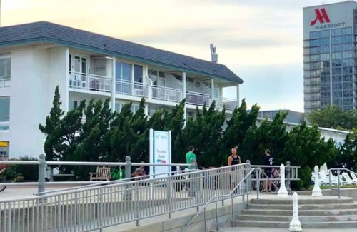 Virginia Beach Apartment | Beach Studio - Oceanside, Pool, Boardwalk, Bikes