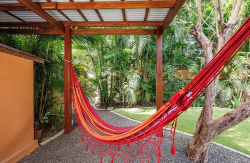 Palm Beach Estates Apartment | Beach Studio Private yard 3 minutes walk to beach Bicycle Boogie + Surfboard