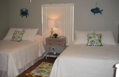 Plymouth Villa | Beach-style decor Golf Villa in Errol Estate with Lake view