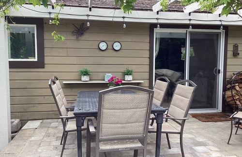 Swansea Point House | Beach Style House Steps from Beautiful Mara Lake