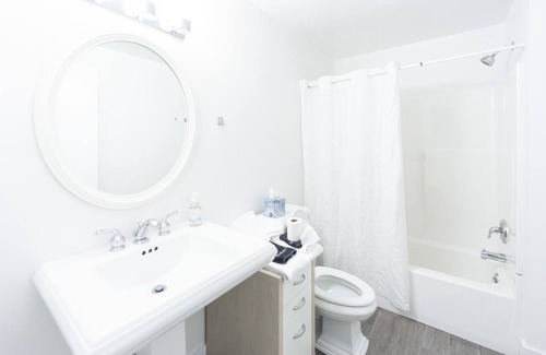 Rehoboth Beach Hotel | BEACH SUITE - 2 King Beds, Kitchen, Pool Hot Tub, Walk to Beach, Pet Friendly