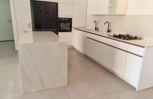 Ashkelon Apartment | Beach Suite Israel- Private Jacuzzi Sea View Balcony, Off-Site Spa ביץ סוייט ישראל- ג'קוזי פרטי עם נוף ים, אפשרות לספא מוזל
