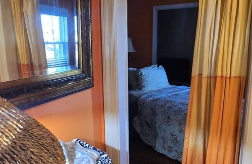 Hubert Hotel | Beach Suite minutes to beaches & base at The White House on Freedom Way 1 person