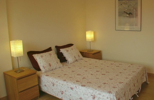 Costa de Caparica Apartment | Beach, Surf and Lisbon. Enjoyable apartment with WiFi in Costa da Caparica.