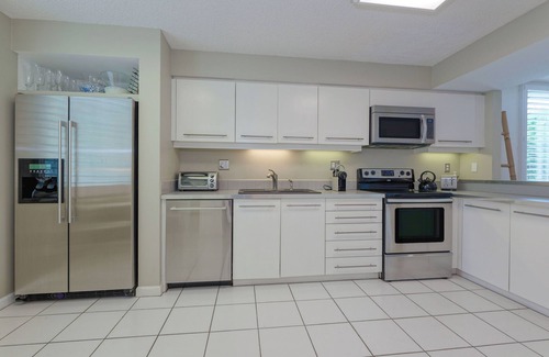 Longboat Key Condo | Beach to Bay Beauty- available for season 2026-Pet friendly!