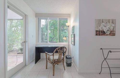 Longboat Key Condo | Beach to Bay Beauty- available for season 2026-Pet friendly!